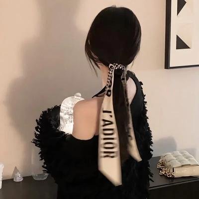 燕子与鹦鹉